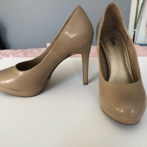 Nude faux leather pumps